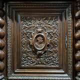 French Renaissance Revival Carved Oak Buffet &agrave; Deux Corps 19 Century Bois naturel 19th century - photo 14