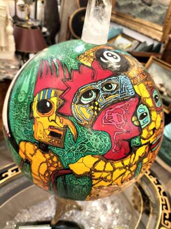 Painted Globe with a Rock Crystal and a Base in Gilt Bronze Bronce 21th century - photo 10