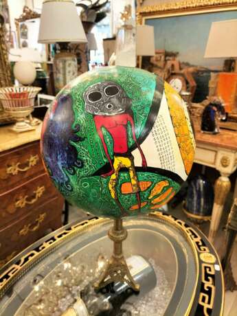 Painted Globe with a Rock Crystal and a Base in Gilt Bronze Bronce 21th century - photo 12