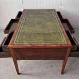 Отреставрированный антикварный двусторонний письменный стол Красное дерево Other style 19th century г. - фото 6