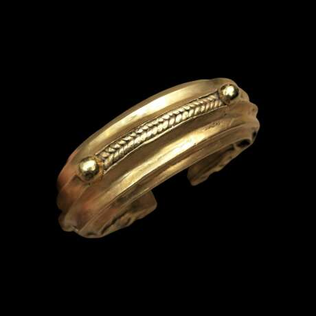 Nigerian 19th Century Gold and bronze trade currency Bracelet Бронза Other style 19th century г. - фото 5 Nigerian 19th Century Gold and bronze trade currency Bracelet Бронза Other style 19th century г. - фото 5