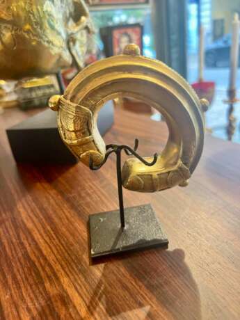 Nigerian 19th Century Gold and bronze trade currency Bracelet Бронза Other style 19th century г. - фото 9 Nigerian 19th Century Gold and bronze trade currency Bracelet Бронза Other style 19th century г. - фото 9