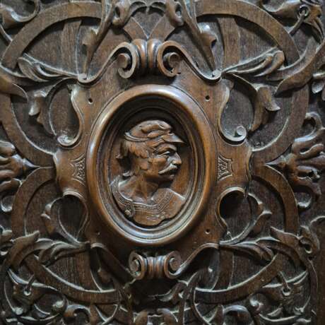 French Renaissance Revival Carved Oak Buffet à Deux Corps 19 Century Naturholz 19th century - Foto 15 French Renaissance Revival Carved Oak Buffet à Deux Corps 19 Century Naturholz 19th century - Foto 15