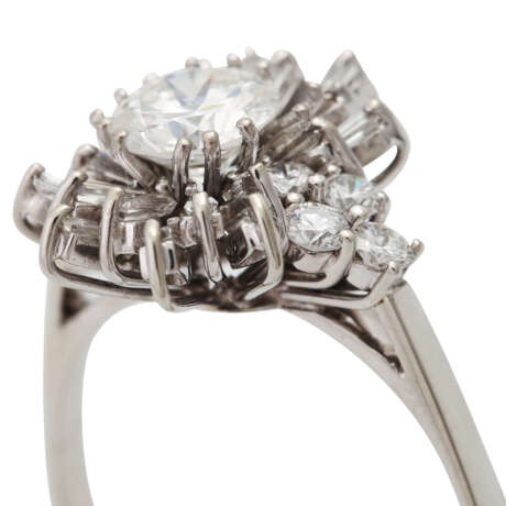 Ring mit Diamantbesatz zusammen ca. 1,6 ct - Foto 5