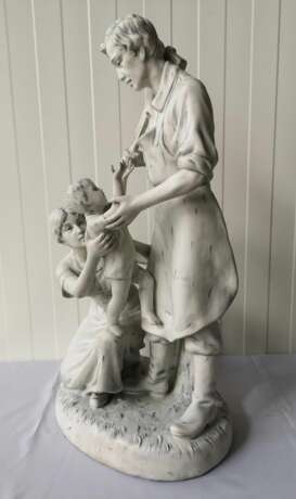 Royal Dux porcelain figure Porcelain Hand Painted realism Mid-20th century - photo 2