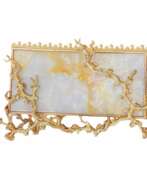 Aperçu. Gilded bronze and alabaster letter carrier in the Japanese style, 19th century