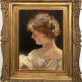 Gussow, Carl (1843 Havelberg-1907 München) "Porträt eines jungen Mädchens", Öl/ Holz, sign. o.r. und dat. 1887, 32,5x24 cm, Rahmen (Landschafts- und Porträtmaler, studierte ab 1860 an der Kunstschule Weimar bei… - photo 1