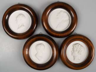4 Meissen- Medaillons "Bedeutende Persönlichkeiten", Biskuitporzellan, dabei J. W. v. Goethe, F. v. Schiller, M. Luther und K. F. Schinkel, Dm. 10 cm, im Holzrahmen,
