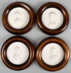 4 Meissen- Medaillons "Bedeutende Persönlichkeiten", Biskuitporzellan, dabei Prinzessin Charlotte v. Preussen, Prinzessin Friederike v. Preussen, G. v. Scharnhorst und Graf N. v. Gneisenau, Dm. 10 cm, im Holzra…