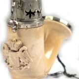 Meerschaum-Pfeifenkopf, mit Silbermontur (geprüft), 19. Jh., vorderseitig plastisch geschnittenes Wappen der Großherzöge von Baden, im Etui - photo 1