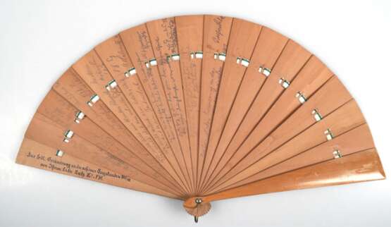 Studentika-Fächer, Studentika Corps Vandalia München, Ballfächer mit Widmung von 1911/ 12, Holz, polychrom bemalt, L. 23,5 cm - Foto 2
