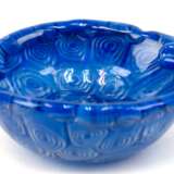 Murano-Aschenbecher mit 2 Ablagen, blau mit weißen Murinen, H. 3 cm, L. 9 cm - photo 1