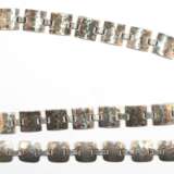 Kette und Armband, 800er Silber, 1920er Jahre, quadratische Glieder mit Hammerschlagdekor, Ges.-Gew. 28,2 g, L. 20,5 cm und 37 cm - photo 1
