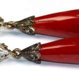 Ohrringe, 585er GG/WG, Korallen-Tropfen und Diamanten, Ges.-Länge ca. 3,7 cm - photo 1