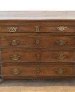 Meubles. Louis-Seize-Kommode, Eiche, mit 4 Schubkästen, Messingbeschläge, 89x131x59 cm