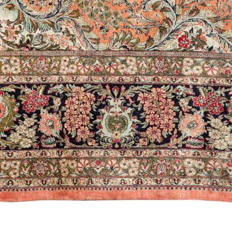 Orientteppich aus Seide. GHOM/PERSIEN, 20. Jahrhundert, 410x310 cm. - фото 4