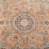 Orientteppich aus Seide. GHOM/PERSIEN, 20. Jahrhundert, 410x310 cm. - photo 5