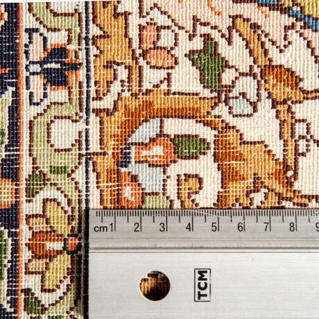 Orientteppich aus Seide. 20. Jahrhundert, ca. 151x91 cm. - Foto 3