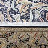 Orientteppich aus Seide. 20. Jahrhundert, 273x200 cm. - Foto 3