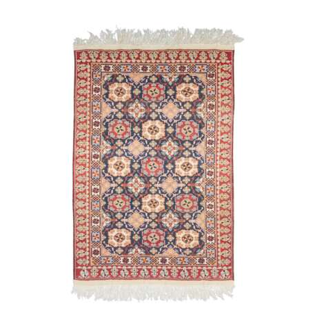 Orientteppich aus Seide. AFGHANISTAN, 20. Jahrhundert, 200x122 cm. - Foto 2