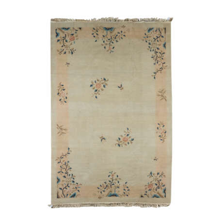 Teppich. CHINA, 20. Jahrhundert, 300x200 cm. - Foto 2