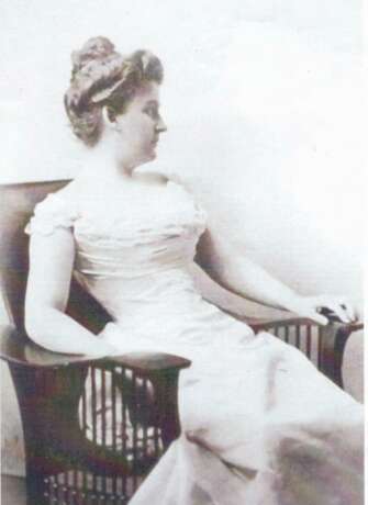 A LOUIS XV ORMOLU-MOUNTED CHINESE CELADON PORCELAIN VASE - Foto 7 A LOUIS XV ORMOLU-MOUNTED CHINESE CELADON PORCELAIN VASE - Foto 7