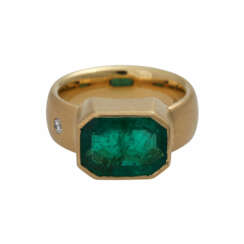 Ring mit Smaragd ca. 4,6 ct,