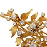 Florale Brosche mit üppigem Diamantbesatz zusammen ca. 7 ct - Foto 5