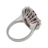 Ring mit Rubinnavette ca. 3,2 ct sowie Diamanttrapezen - photo 3