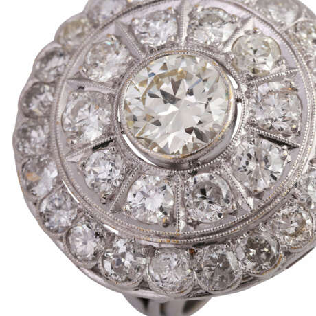 Ring mit üppgigem Diamantbesatz zusammen ca. 6,5 ct - Foto 5