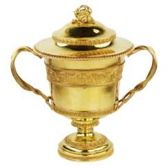 COVERED NEOCLASSICAL CUP. ROBERT GARRARD II &amp; EDWARD BURROWS. ENGLAND, FIRST THIRD OF THE 19TH CENTURY
