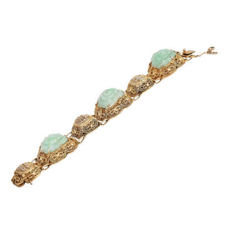 Armband mit 3 fein gravierten Jadeblüten, - фото 3