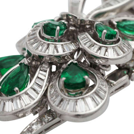 Brosche mit 7 feinen Smaragdtropfen zusammen ca. 2,8 ct und Diamanten - фото 5