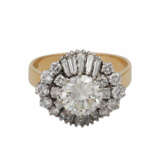 Ring mit zentralem Brillant ca. 2,2 ct, - фото 1