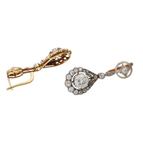 Paar Ohrhänger aus der Belle Époque mit Diamantbesatz zusammen ca. 4,1 ct - фото 3