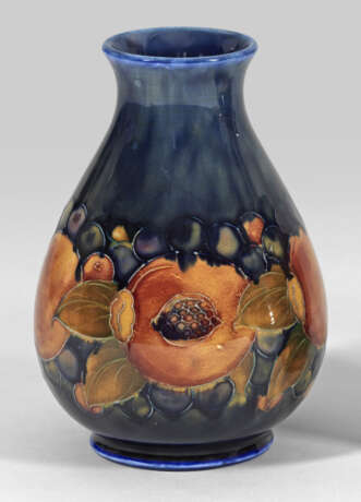Pomegranate-Vase von William Moorcroft - Foto 1