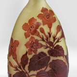 Gallé-Ziervase mit Blütenzweigdekor - фото 1