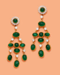 Paar repräsentative Smaragd-Chandeliers