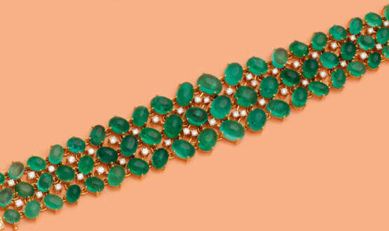 Außergewöhnliches Manchette-Armband mit Smaragden - фото 1
