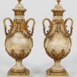 Paar große Louis XVI-Vasen - фото 1