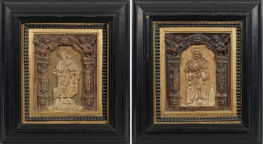 Paar Relieffliesen im Renaissance-Stil