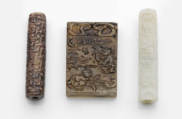 Plakette und zwei Anhänger