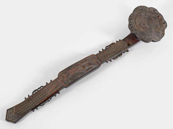 Ruyi-Zepter aus Zitan-Holz mit Drachenmuster - фото 1
