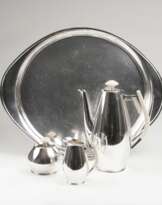 Kaffeeservice auf Tablett