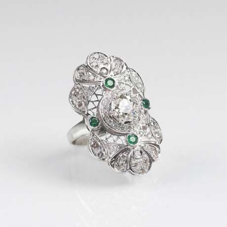 Großer Brillant-Smaragd-Ring mit Altschliff-Solitär - Foto 1