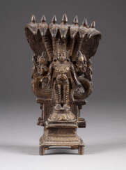 STEHENDE GOTTHEIT: VISHNU