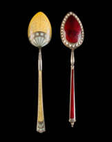 ZWEI KLEINE LÖFFEL MIT TRANSLUZID-EMAIL