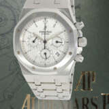 Armbanduhr: sportlicher, großer Herren-Chronograph, Audemars Piguet "Royal Oak " Ref. 26300ST.OO.1110ST, mit Box und Papieren von 2012 - фото 1