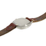 Armbanduhr: bedeutende, technisch hoch komplizierte und sehr frühe Platinuhr mit Vollkalender, Mondphase und Minutenrepetition, ca.1925 - фото 4