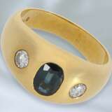 Ring: klassischer vintage Bandring mit Farbstein-/Brillantbesatz, 18K Gold - photo 1